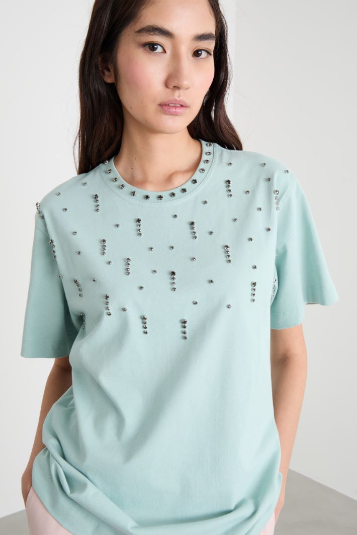 Camiseta con pedrería Intrend - 3