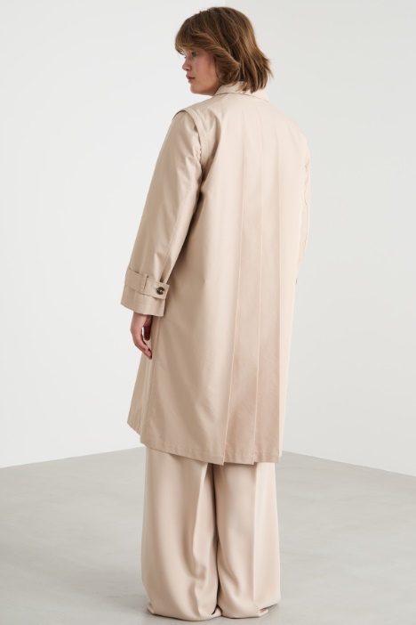 Impermeabile in twill antigoccia con maniche rimovibili