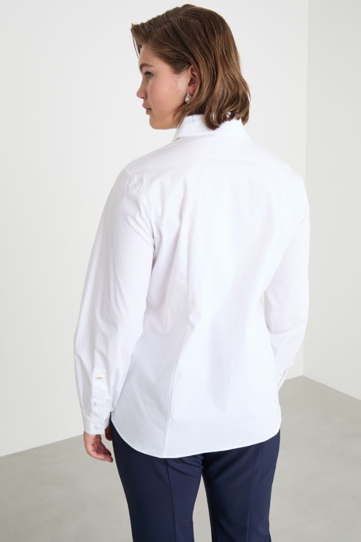 Covered-Button Poplin Shirt Intrend - 4