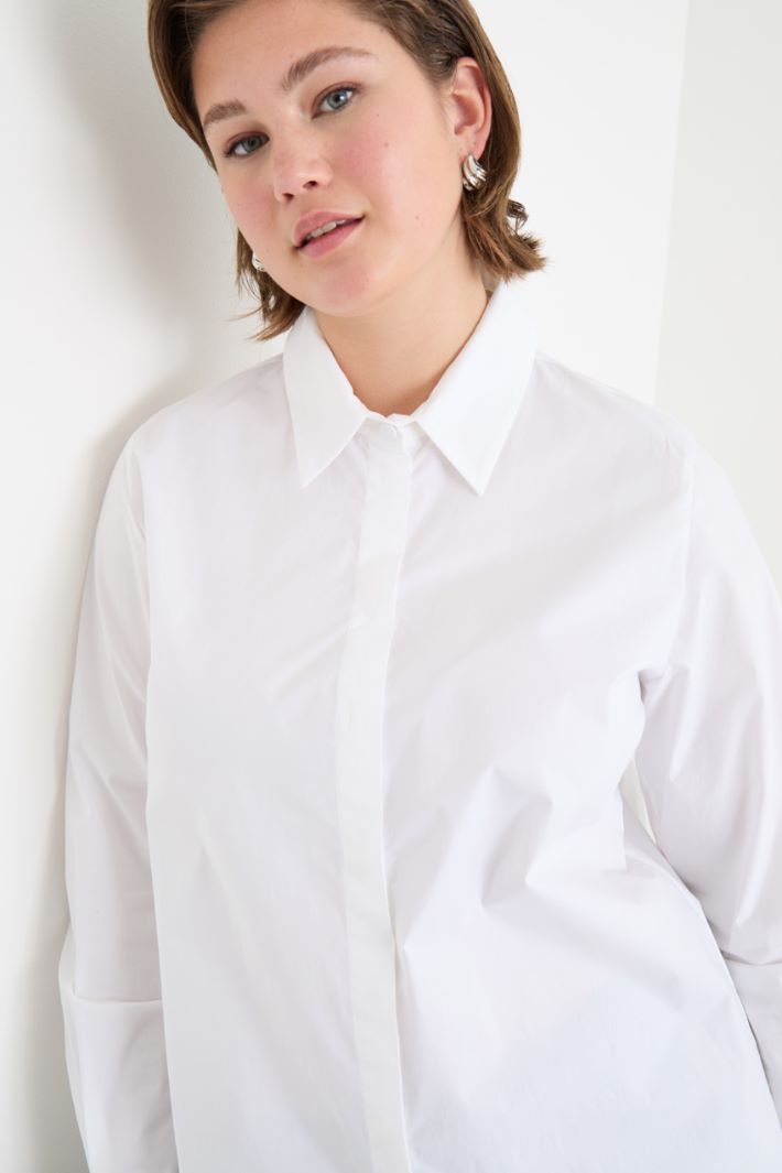 Covered-Button Poplin Shirt Intrend - 3