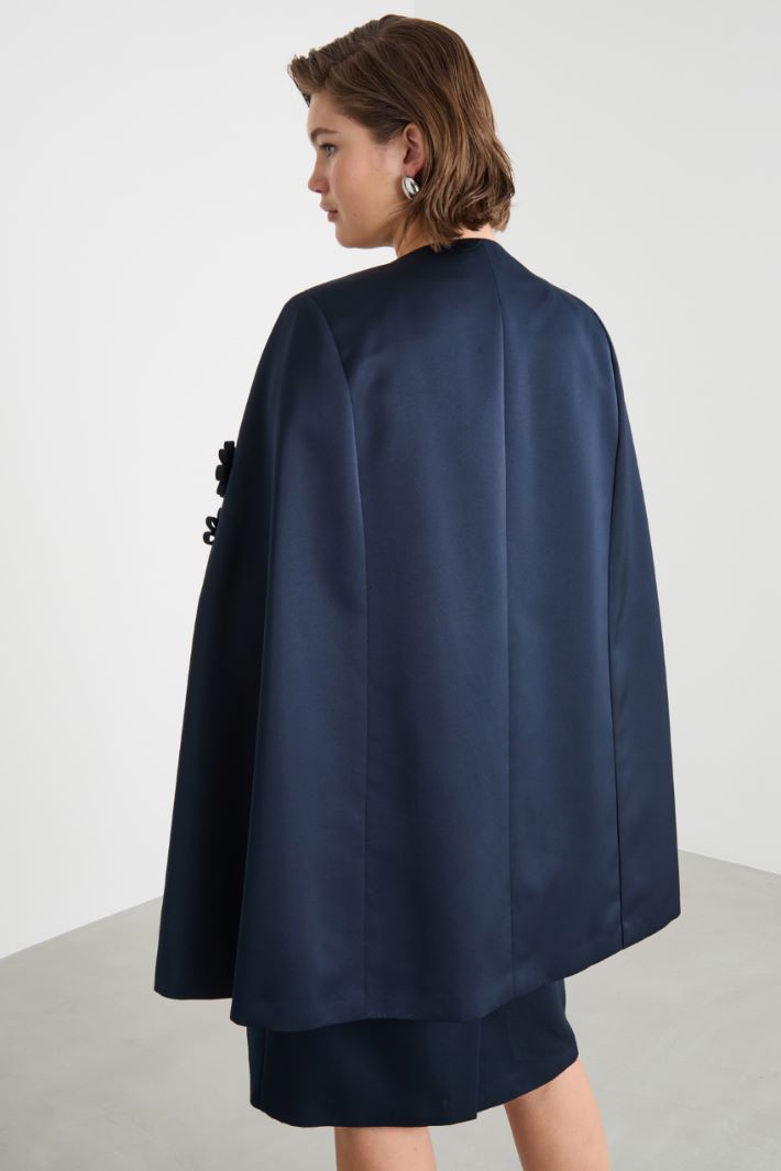Embroidered duchesse cape Intrend - 4
