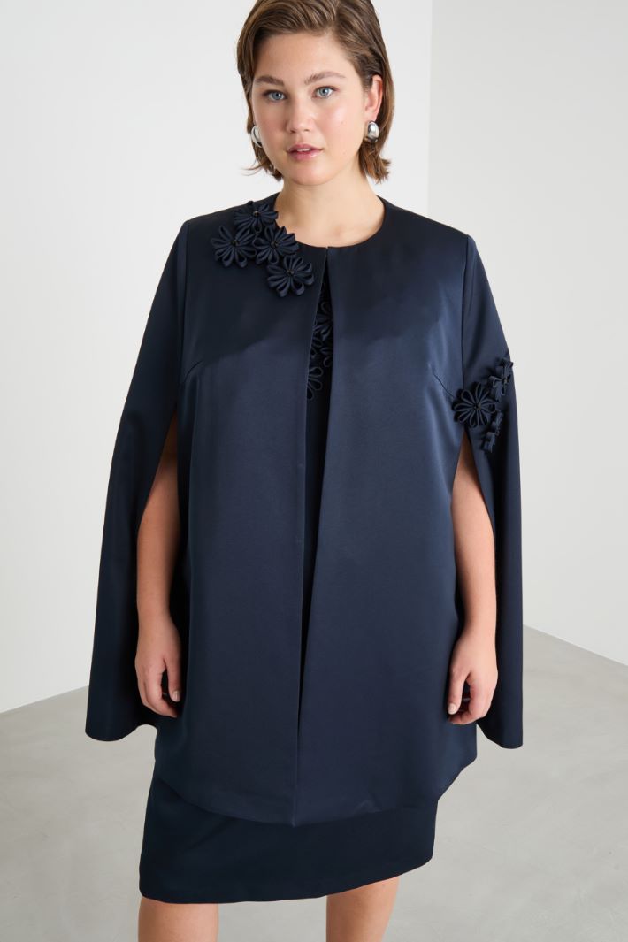 Embroidered duchesse cape Intrend - 2