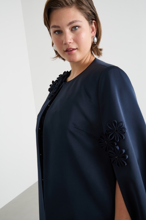 Cappa in duchesse con ricami