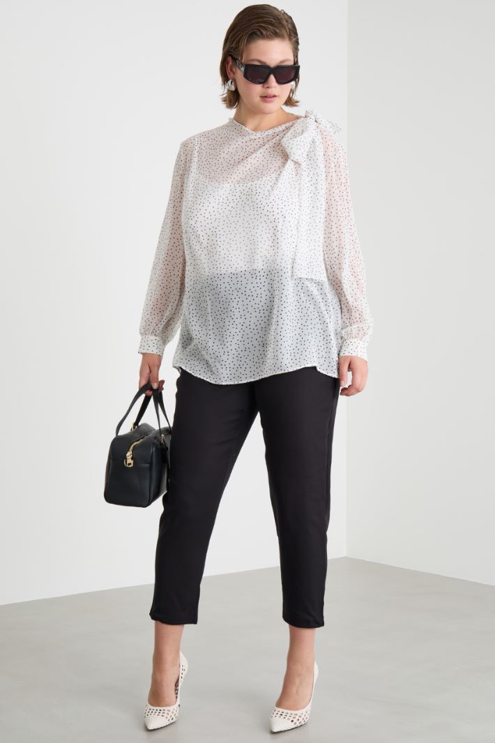 Slim-fit crepe trousers Intrend