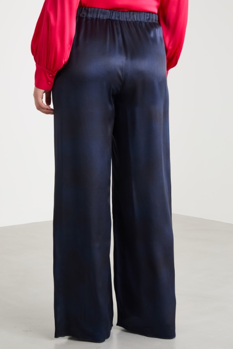 Pantalone ampio con stampa piazzata