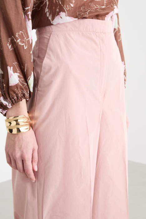 Pantalone dritto e ampio