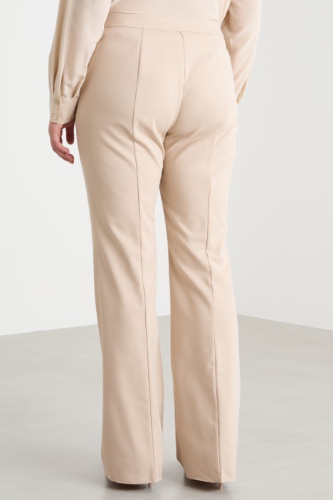 Pantalone stretch con nervatura