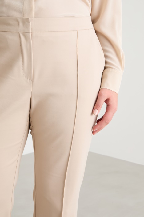 Pantalone stretch con nervatura