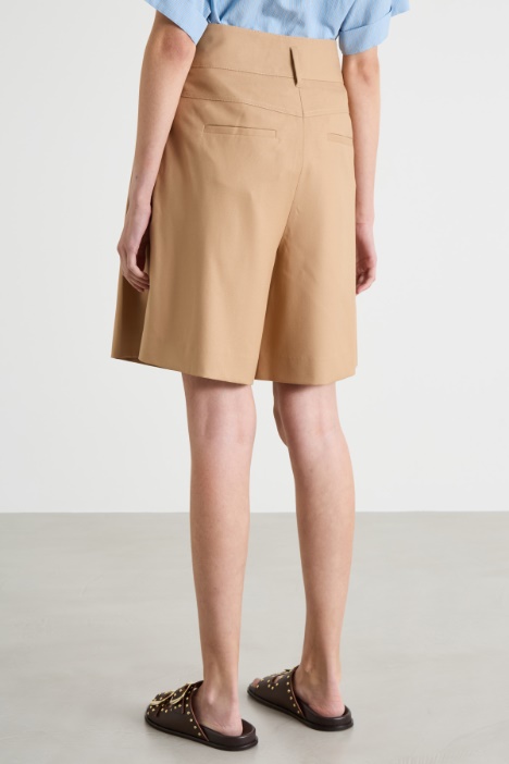 Bermudas fluidas con pinzas