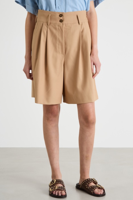 Bermudas fluidas con pinzas