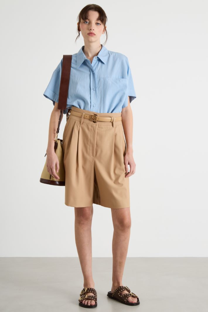 Fluid Pleated Bermuda Shorts Intrend