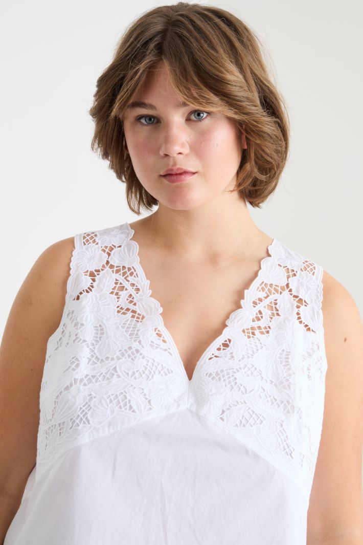 Embroidered poplin top Intrend - 3