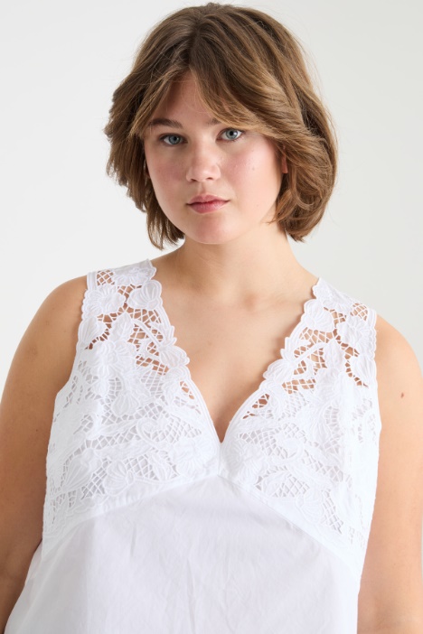 Top de popelina bordado