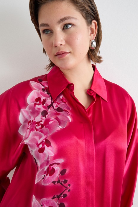 Casacca in raso con stampa piazzata