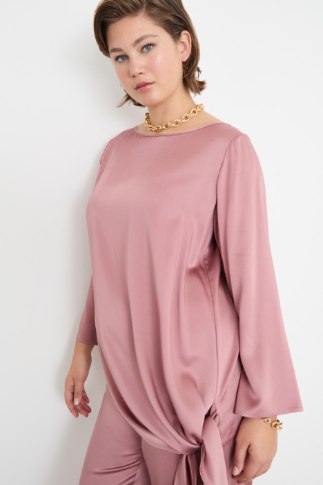 Blusa con nodo laterale