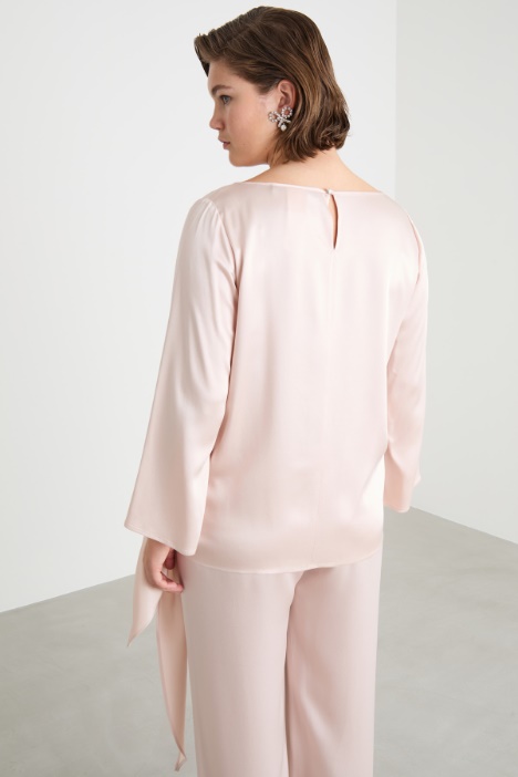 Blusa con nodo laterale