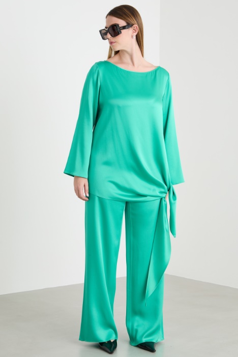 Blusa con nudo lateral Intrend