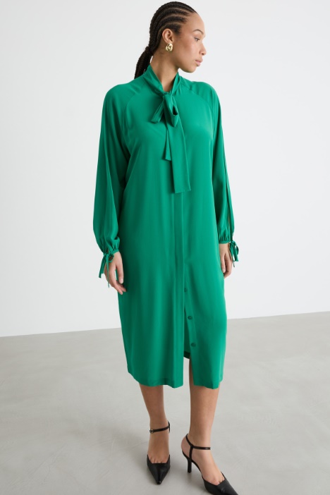 Abito in crepe con collo a foulard