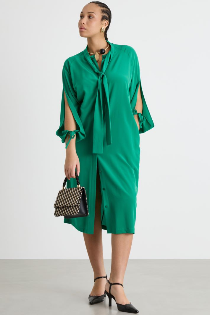 Abito in crepe con collo a foulard Intrend