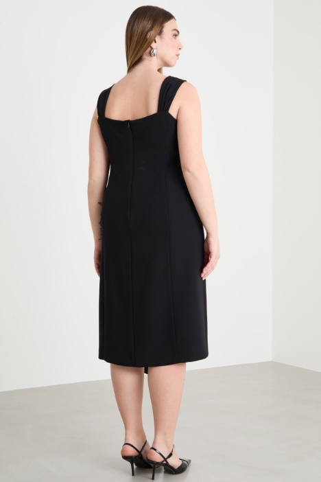 Abito a tubino con volant