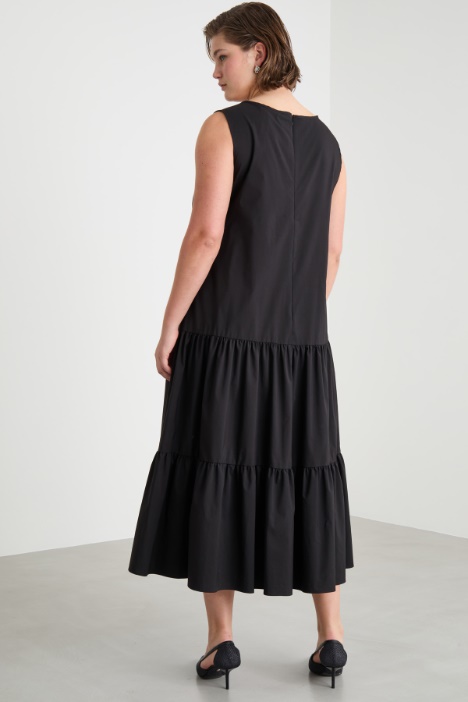 Abito svasato con balze posteriori