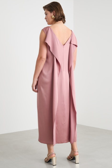 Abito lungo con volant sul retro