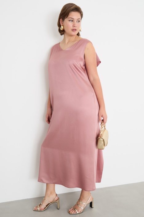 Abito lungo con volant sul retro