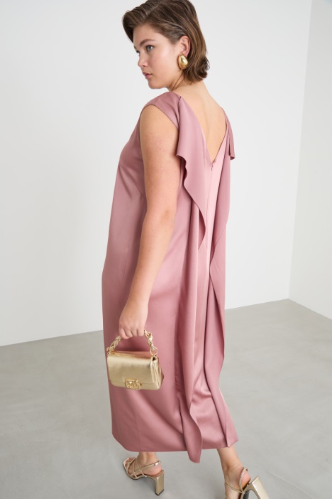 Abito lungo con volant sul retro