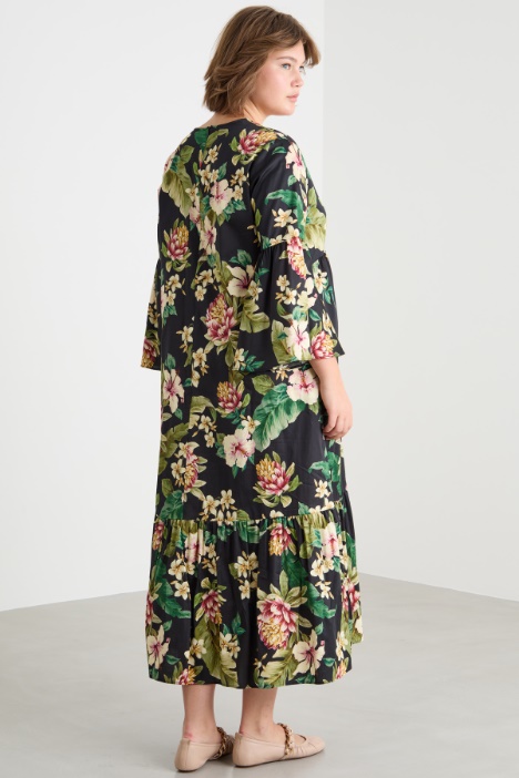 Abito in raso stampato con maniche a corolla