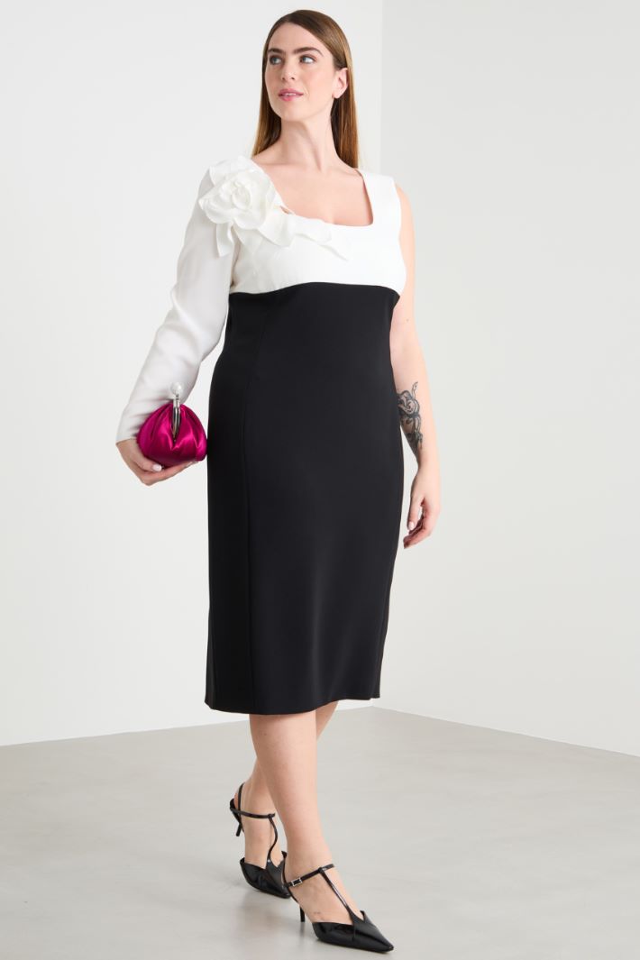 Bicolour one-shoulder cady dress Intrend - 2