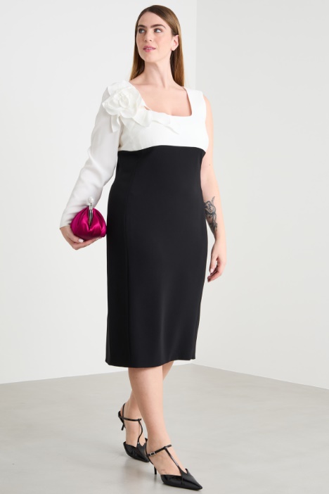 Abito monospalla in cady bicolore