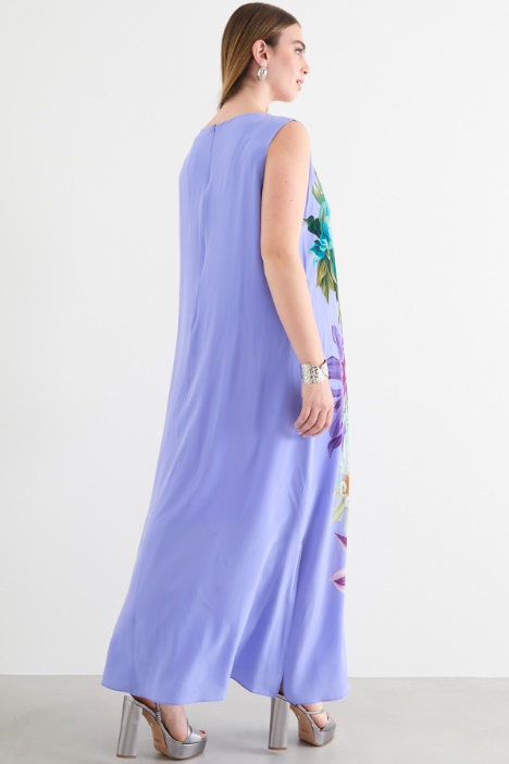 Abito lungo con stampa piazzata