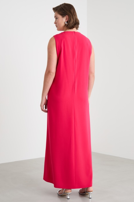 Vestido de cadí con escote en V perfilado