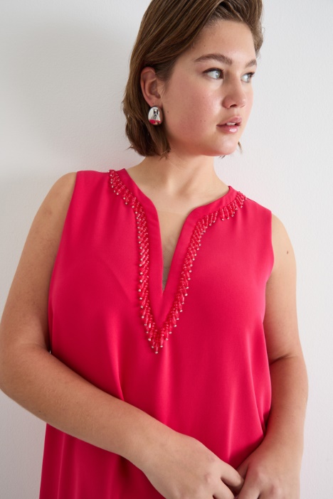 Vestido de cadí con escote en V perfilado