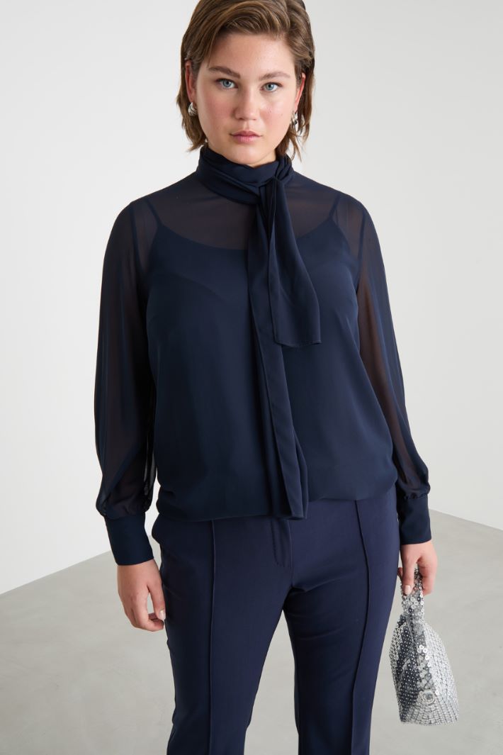 Blusa con collo a foulard Intrend - 2
