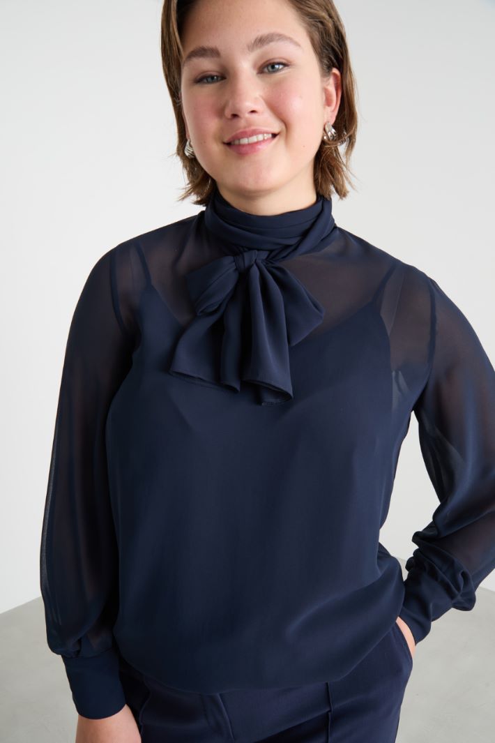 Blusa con collo a foulard Intrend - 3