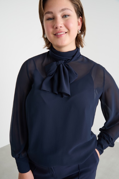 Blusa con collo a foulard