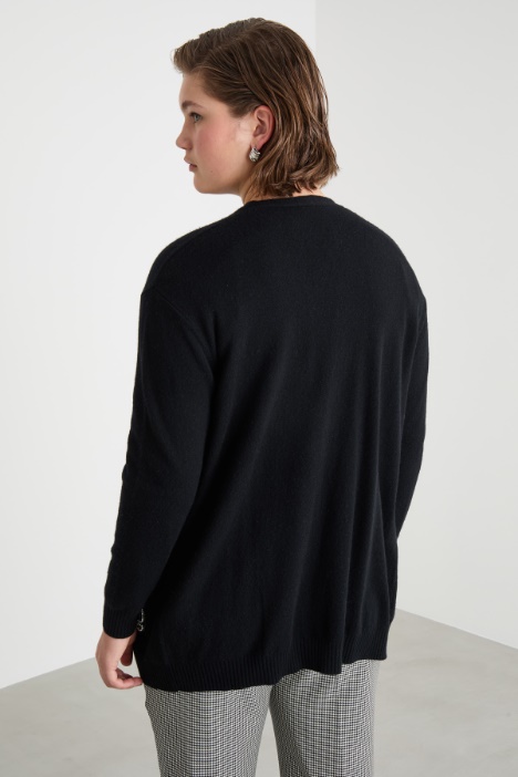 Cárdigan con bolsillos bordados con pedrería