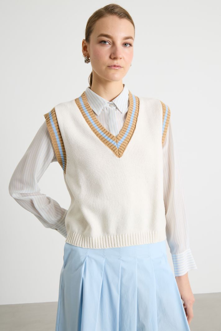 Slim-Fit Waistcoat with Striped Trim Intrend - 2