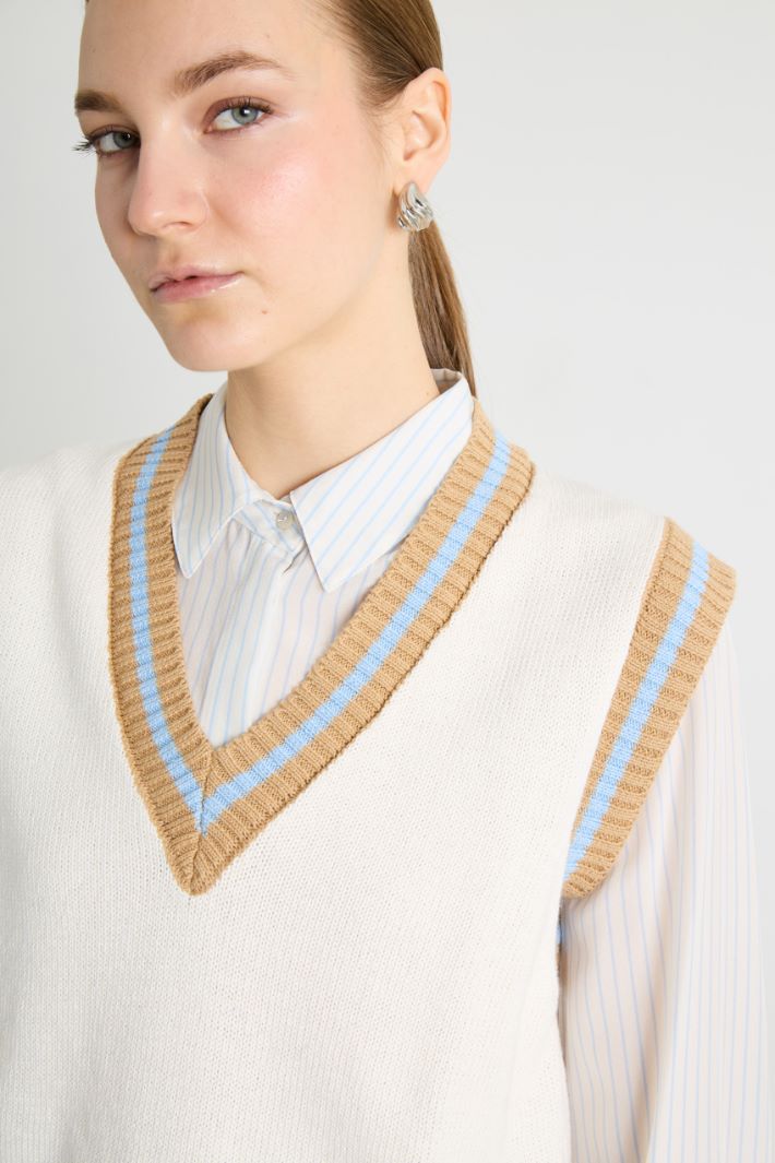 Slim-Fit Waistcoat with Striped Trim Intrend - 3