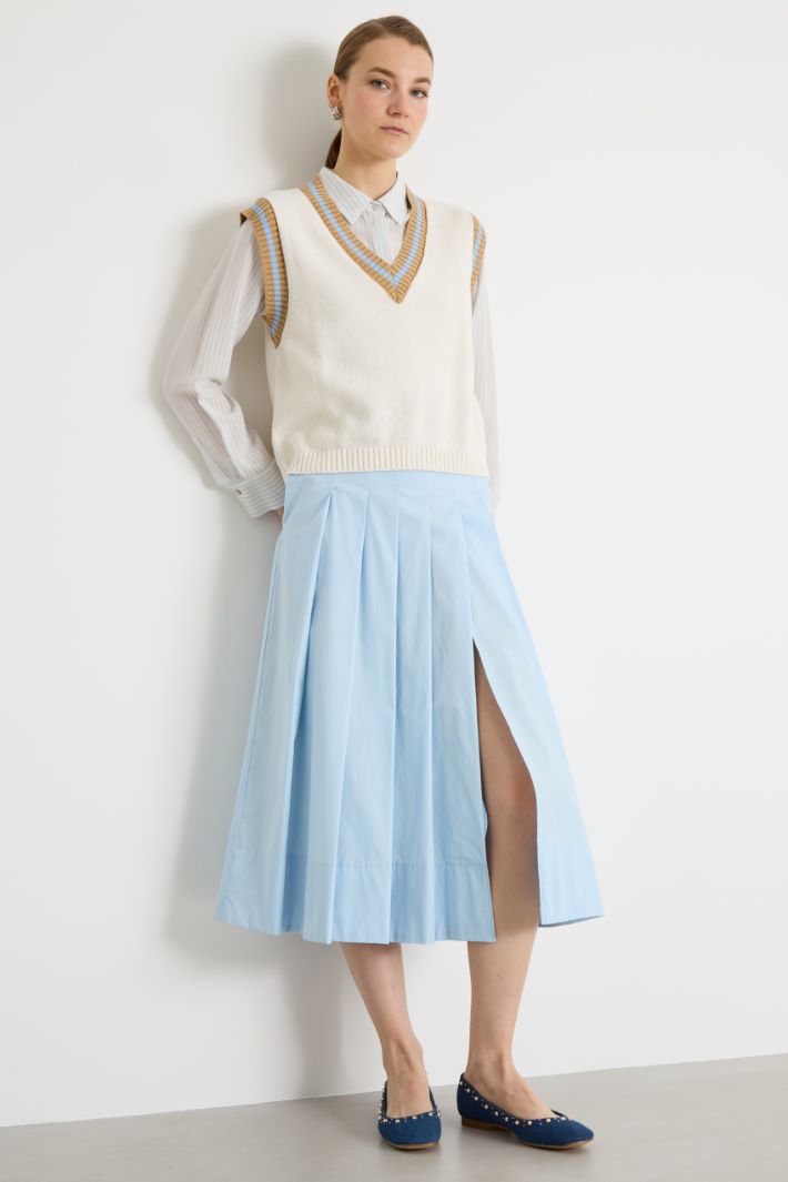 Slim-Fit Waistcoat with Striped Trim Intrend