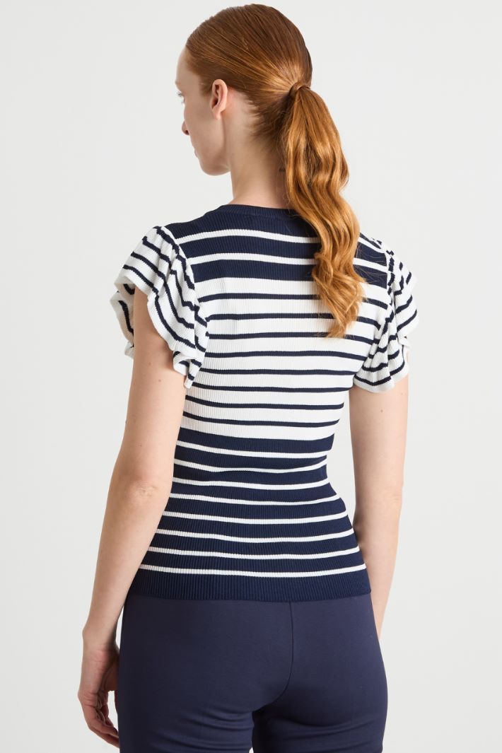 Ruffled-Sleeve Knit Top Intrend - 4