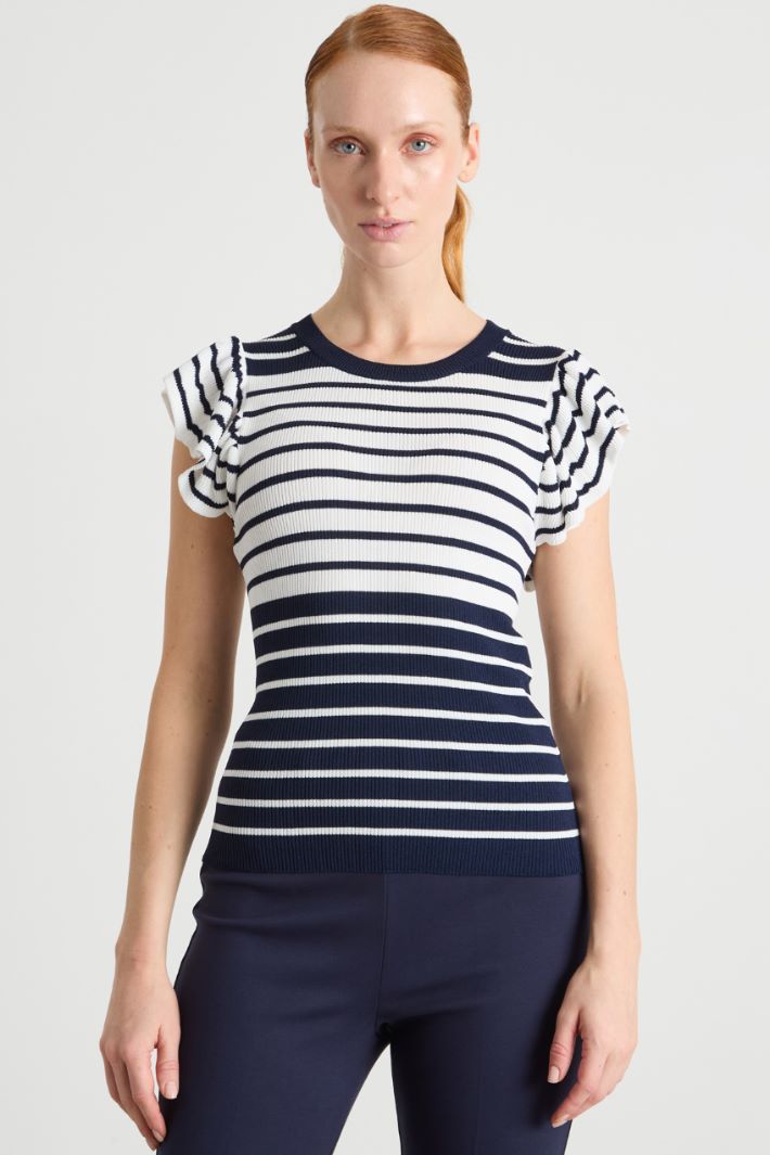 Ruffled-Sleeve Knit Top Intrend - 2