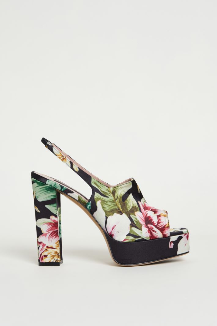 Sandali in raso Intrend