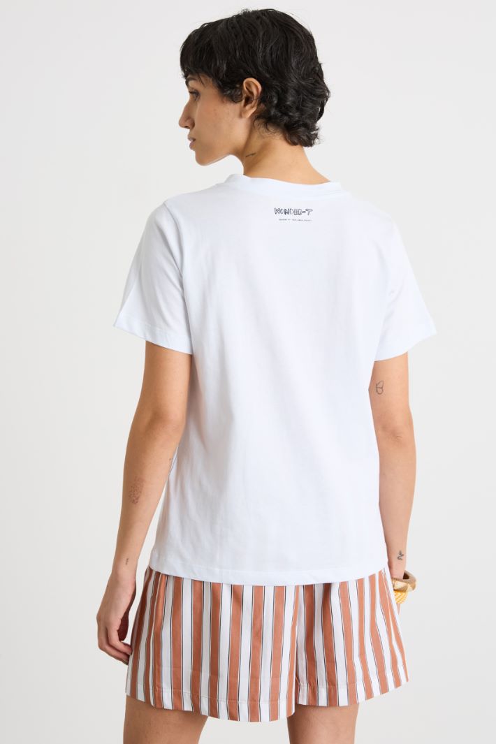 Rhinestone-embroidered T-shirt Intrend - 4