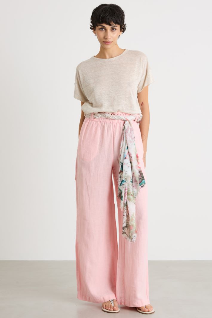 Side-slit T-shirt Intrend