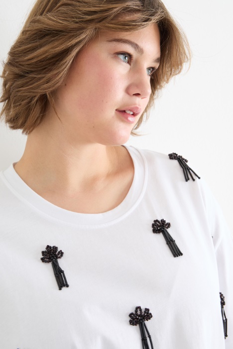 Camiseta oversize con bordado