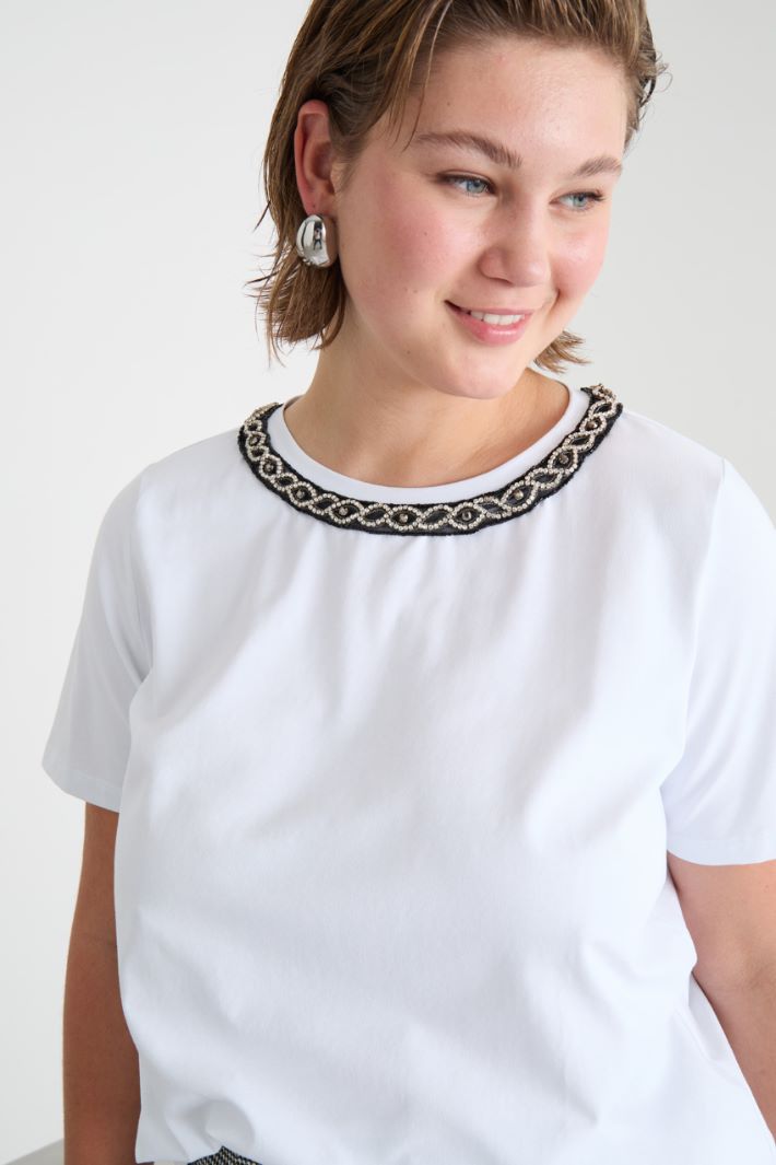 Embroidered jersey T-shirt Intrend - 3