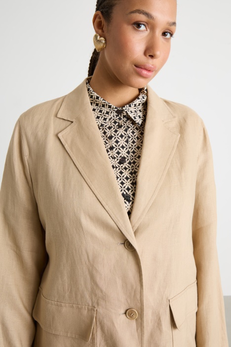 Blazer con cordón ajustable en la espalda