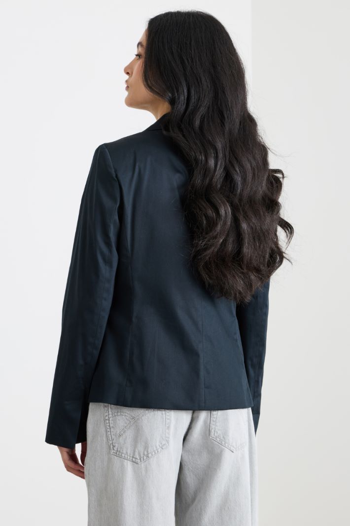 Blazer aderente in raso Intrend - 4